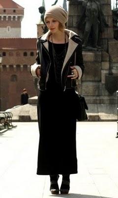 PONTE DE LARGO / WEAR A MIXI DRESS.