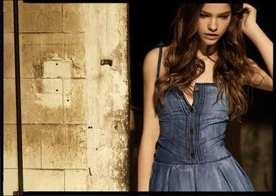 PULL & BEAR APUESTA POR EL VAQUERO. / PULL & BEAR GOES FOR DENIM.