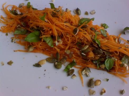 Ensalada de Zanahoria en Sumo de Naranja con Semillas de Calabaza