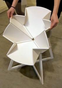 grand_central_table_milan_2010_opening Simpatica mesa plegable.