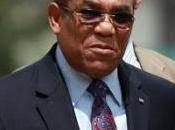 Haití, pretendiendo pensar como rico, prohibirá plástico dominicano