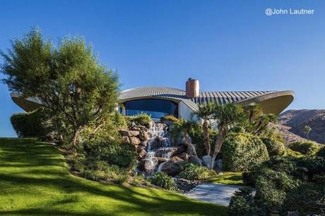 El techo es la estructura arquitectónica más destacada en la zona Perfil de la casa de Bob Hope en California diseñada por John Lautner
