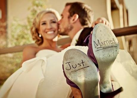 Mensajes en las suelas de los zapatos de novia
