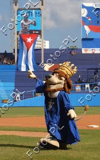 Y, algunos creían que la mafia de Miami iba a permitir jugar en esa al equipo cubano Industriales