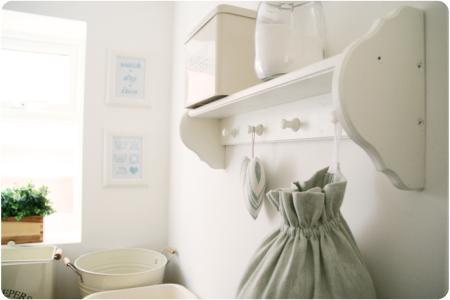 Quedamos en... la lavandería quedamos en lavandería decoración lavandería laundry room decoración habitaciones hobbies auxiliares lavandería nórdico decoración en blanco romántica campestre decoración diseño de interiores blog decoración nórdica accesorios decoración hogar lavandería accesorios deco cestas cajas perchas