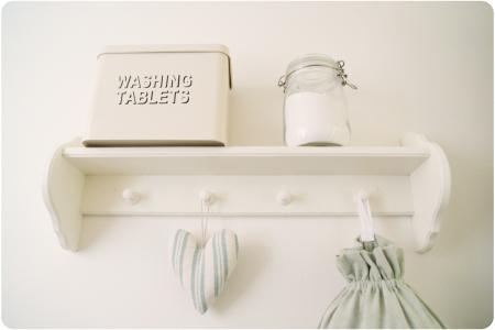 Quedamos en... la lavandería quedamos en lavandería decoración lavandería laundry room decoración habitaciones hobbies auxiliares lavandería nórdico decoración en blanco romántica campestre decoración diseño de interiores blog decoración nórdica accesorios decoración hogar lavandería accesorios deco cestas cajas perchas