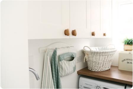 Quedamos en... la lavandería quedamos en lavandería decoración lavandería laundry room decoración habitaciones hobbies auxiliares lavandería nórdico decoración en blanco romántica campestre decoración diseño de interiores blog decoración nórdica accesorios decoración hogar lavandería accesorios deco cestas cajas perchas