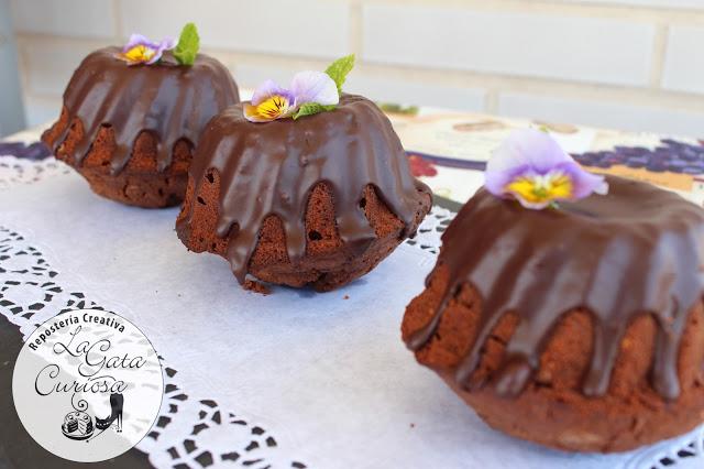 PASTELITOS DE PATATA Y CHOCOLATE, CON GLASEADO DE CHOCOLATE AL RON