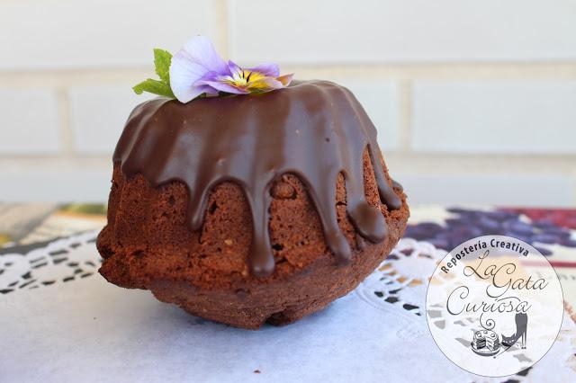 PASTELITOS DE PATATA Y CHOCOLATE, CON GLASEADO DE CHOCOLATE AL RON