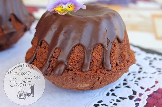 PASTELITOS DE PATATA Y CHOCOLATE, CON GLASEADO DE CHOCOLATE AL RON