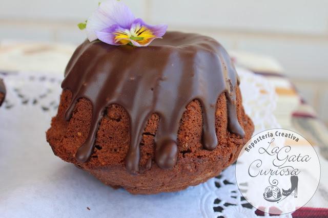 PASTELITOS DE PATATA Y CHOCOLATE, CON GLASEADO DE CHOCOLATE AL RON