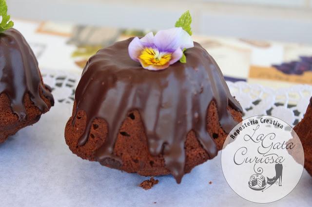 PASTELITOS DE PATATA Y CHOCOLATE, CON GLASEADO DE CHOCOLATE AL RON