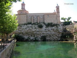 Ermita Virgen de la Fuente, Muel, Polidas chamineras
