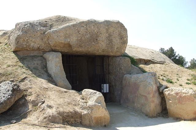dolmen de menga antequera Un paseo por la Antequera prehistórica