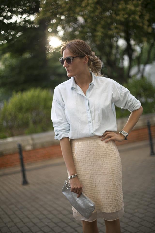 OUTFITS, falda escamas uterqüe, camisa denim trf, gafas zara, sandalias nude zara, mini flat plata lacambra, reloj emporio armani, pulseras basic aristocrazy, cristina blanco, guia de estilo, spanish fashion bloggers, fashion,moda, zara people