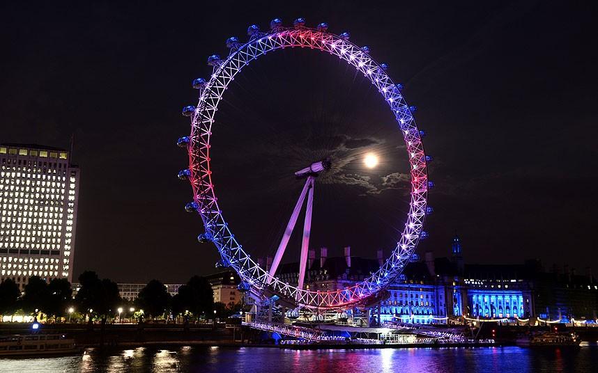 The London Eye celebrates birth of the Duke and Duchess of Cambridge's son by lighting up red, white and blue