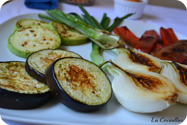 Verduras a la brasa con salsa romesco