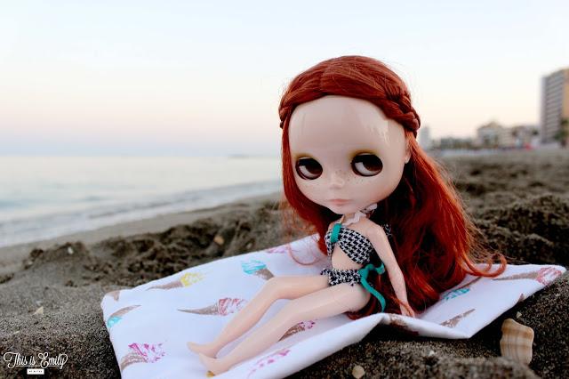 Emily, my blythe, in the beach