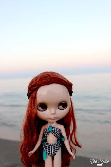 Emily, my blythe, in the beach