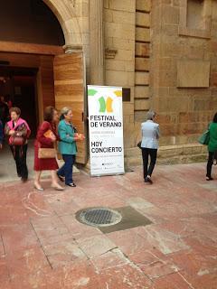 Terraza de verano con piano