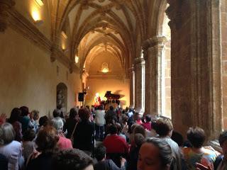 Terraza de verano con piano