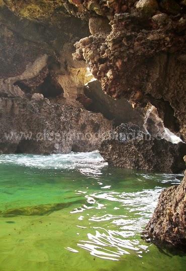 Playa de las Cuevas del Mar, capricho pétreo del Cantábrico