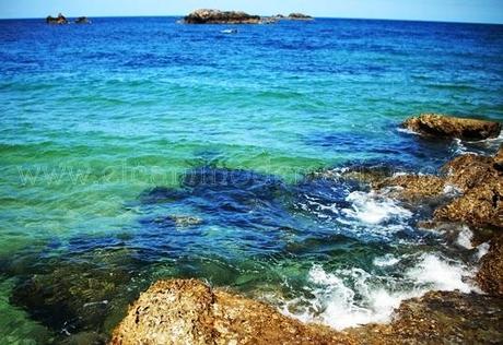 Playa de las Cuevas del Mar, capricho pétreo del Cantábrico