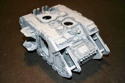Base de Gris Claro en el Land Raider Prometheus
