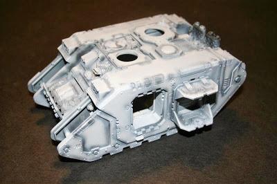 Base de Gris Claro en el Land Raider Prometheus