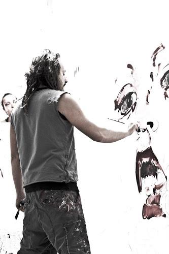 El tiranosaurio sobre el Sena de Philippe Pasqua