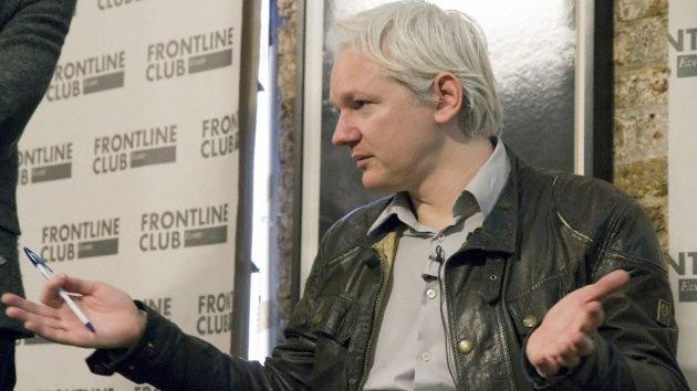 Assange: “Twitter y Facebook están bajo el control de Washington”