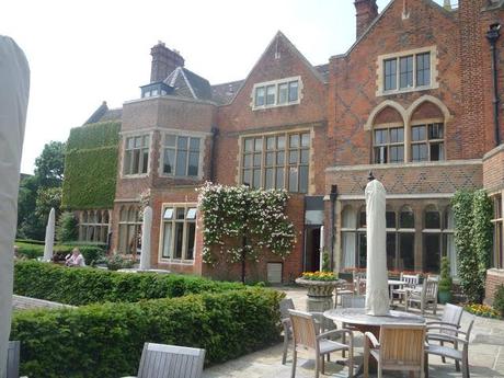 Un lugar con mucho encanto llamado Warren House en Kingston upon Thames