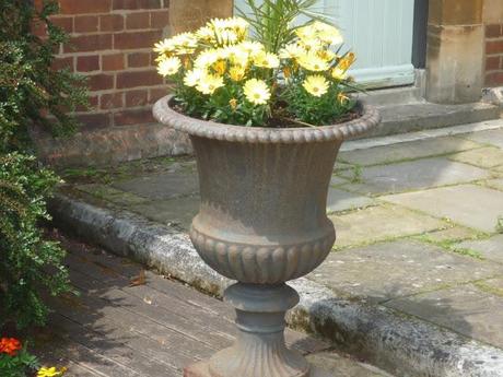 Un lugar con mucho encanto llamado Warren House en Kingston upon Thames