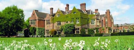 Un lugar con mucho encanto llamado Warren House en Kingston upon Thames