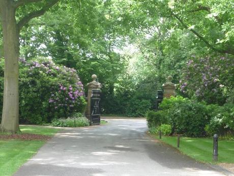 Un lugar con mucho encanto llamado Warren House en Kingston upon Thames