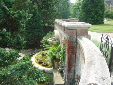 Un lugar con mucho encanto llamado Warren House en Kingston upon Thames