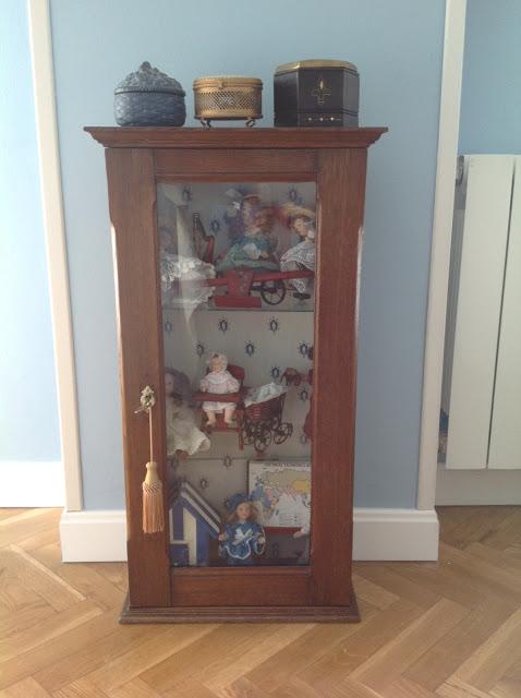 DIY: Cómo convertir un armario de baño antiguo en una vitrina para