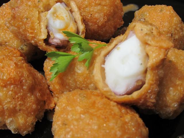 Buñuelos de pulpo (y cómo cocer pulpo en Thermomix)
