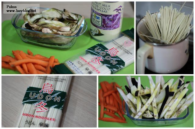 Wok de fideos udon con verduras y gambas. Receta oriental