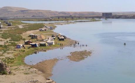 Río Tigris, a su paso por Cizre