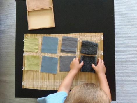 Montessori en Casa: Caja de Telas #1 - Fabric Box #1