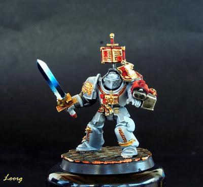 Vista delantera del Paladín Exterminador de los Caballeros Grises