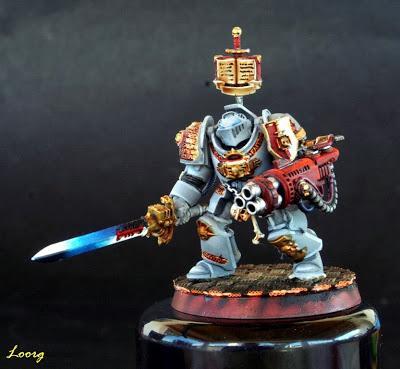 Vista delantera del Paladín exterminador con psilenciador de los Caballeros Grises