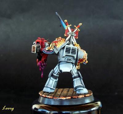 Vista trasera del Justicar de los Paladines Exterminadores de los Caballeros Grises