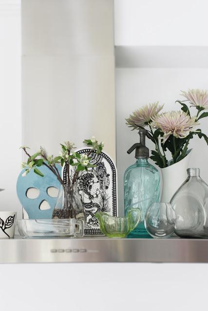 Simpleza en Blanco y una decoracion con mucha mezcla