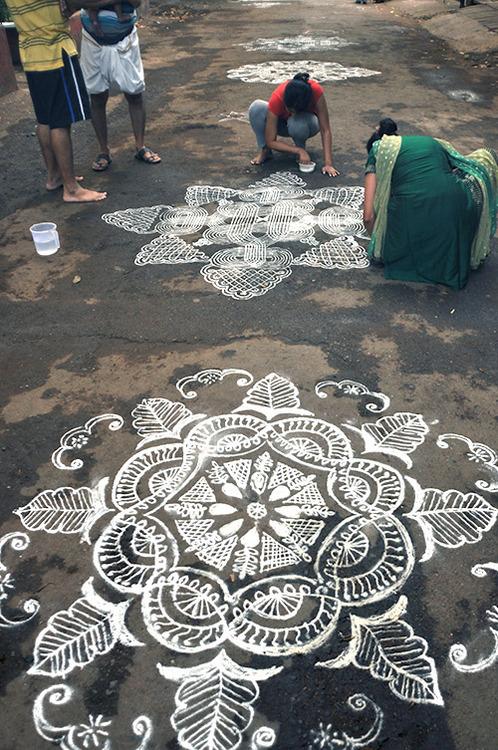 panoptic:

Kolam (via Yesterday Was Dramatic, Today is OK)
Kolam...