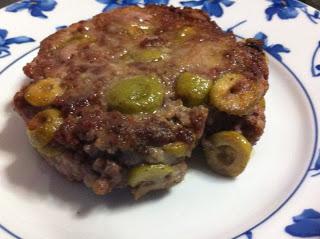 Hamburguesa con aceitunas y jalapeños