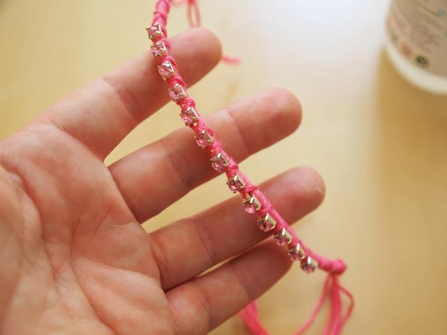 DIY: Bright pink bracelet
