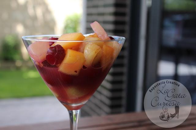 MACEDONIA DE VERANO A LA VAINILLA – DESHUESADOR DE CEREZAS CASERO Y BARATO