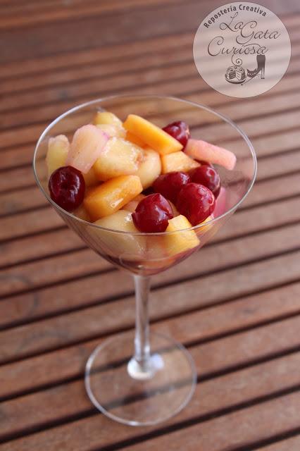 MACEDONIA DE VERANO A LA VAINILLA – DESHUESADOR DE CEREZAS CASERO Y BARATO